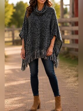 White House Black Market Black & White Fringe Cowl Neck Poncho S/M Cozy Knit Lik